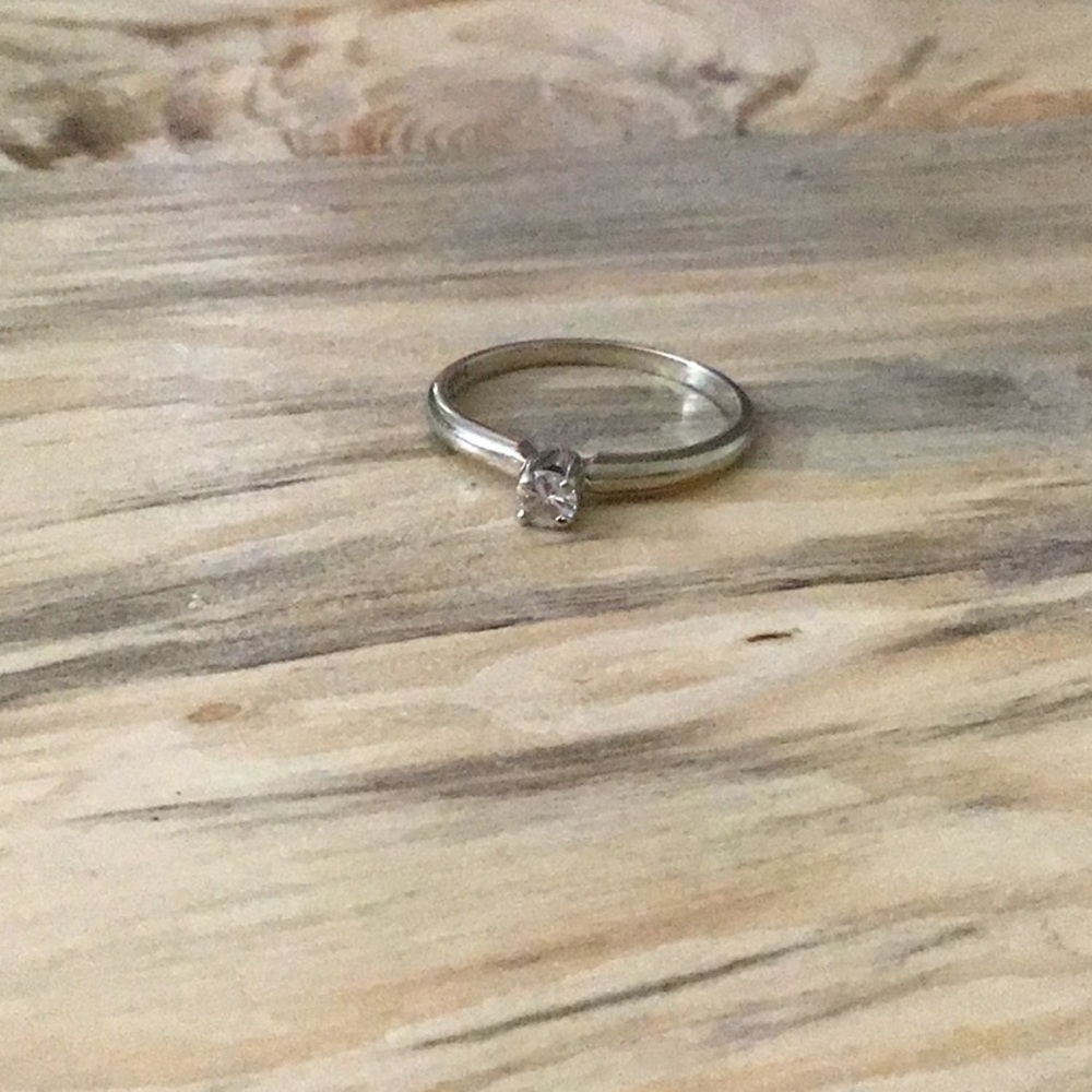 14k white gold diamond ring